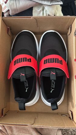 Brand new still in box Puma Evolve Slip one Kids size 2