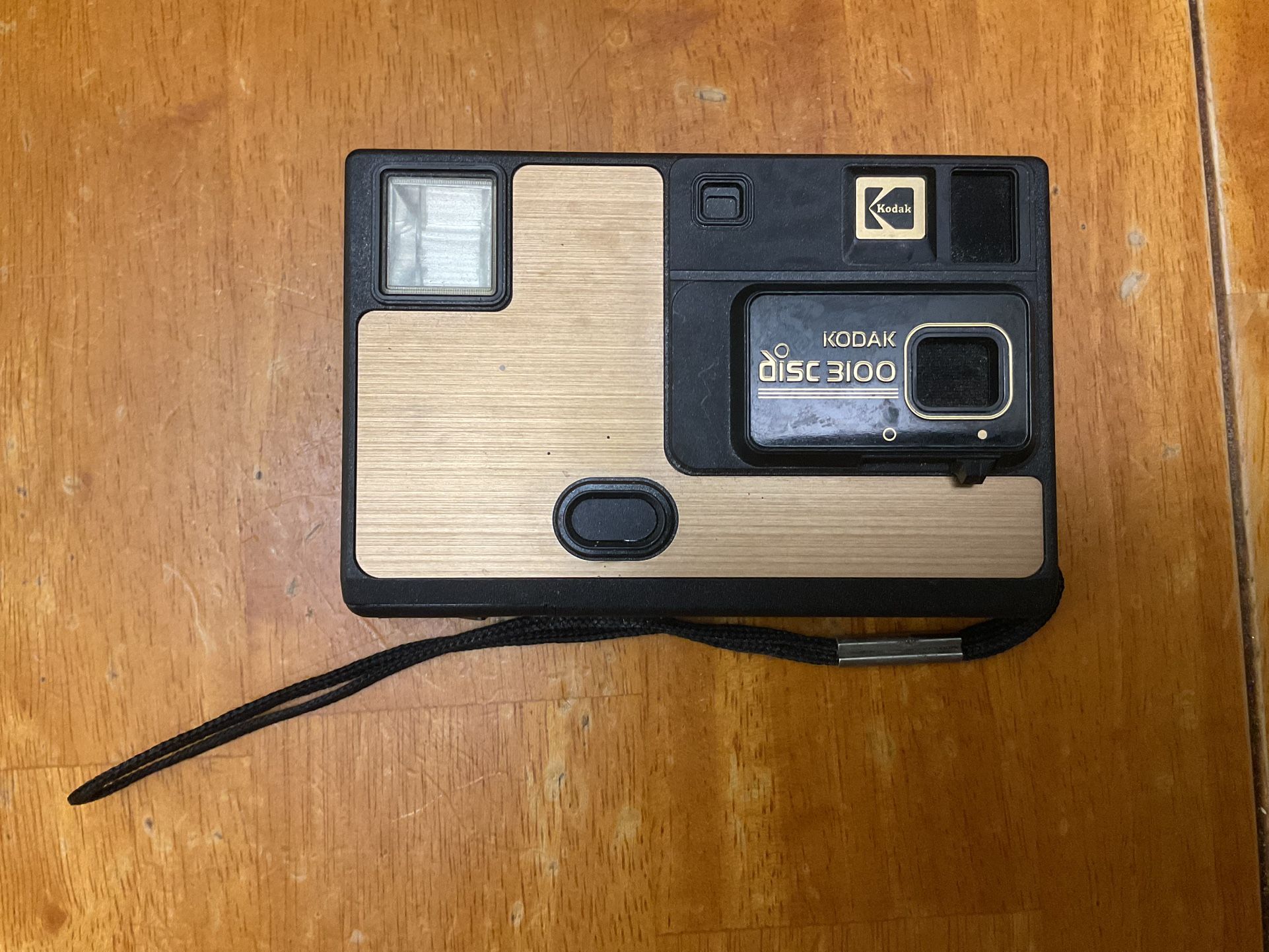 Vintage 1980's Kodak Disc 3100 Gold & Black Disc Camera Made In USA 
