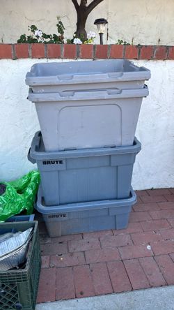 Storage containers