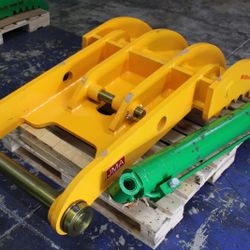 Excavator Caterpillar Cat 320 / 325 Hydraulic Thumb or Similar Machine.