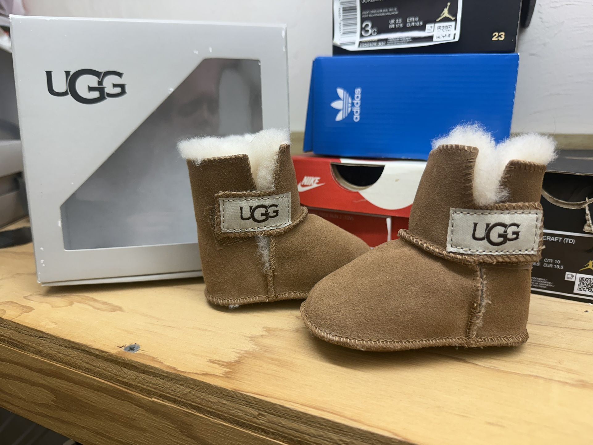 XS 0-6m Uggs 