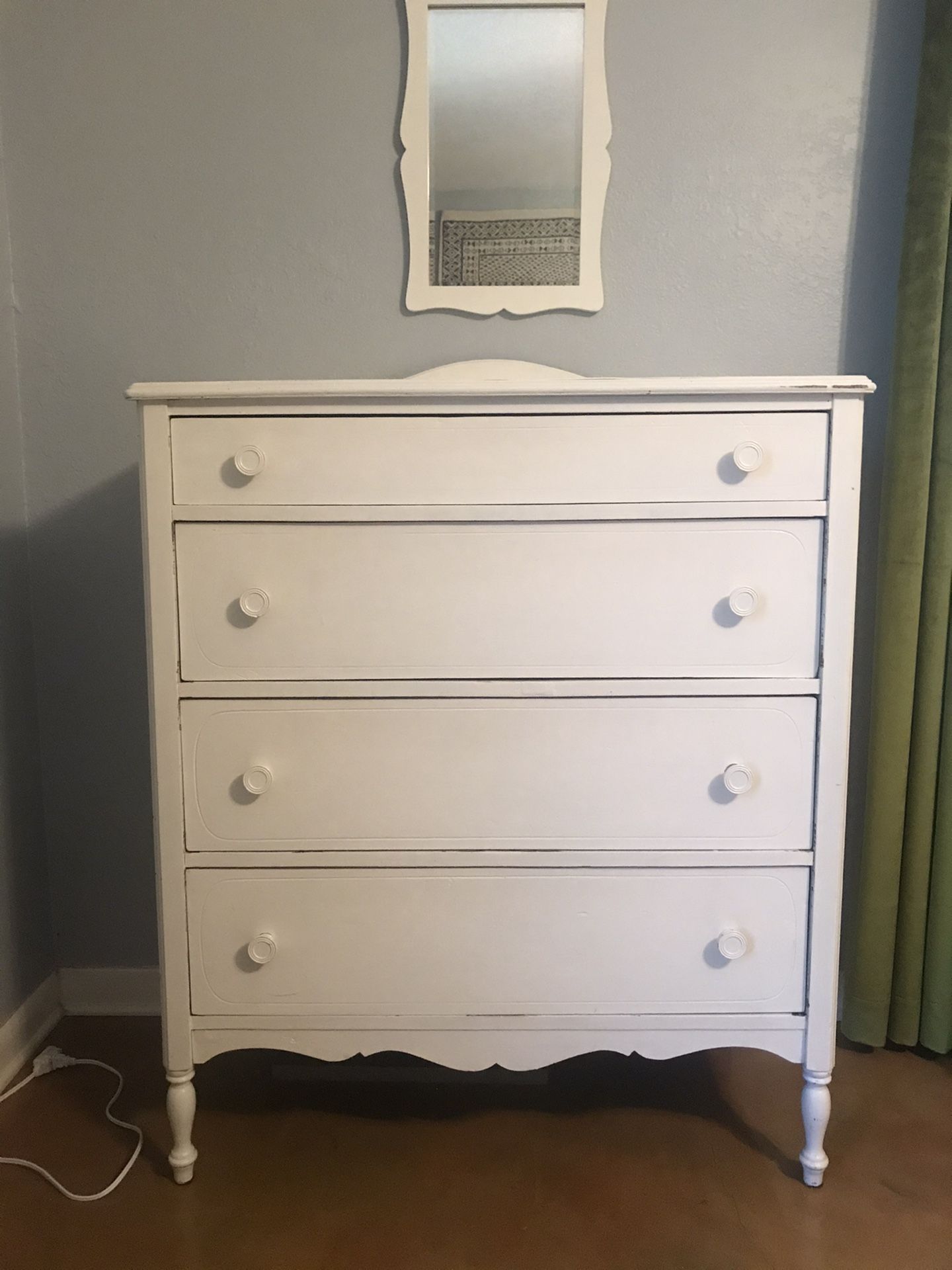 Antique 4 drawer dresser
