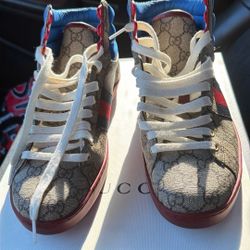 Gucci Sz 9 Beige,Red, Blue