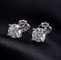 Round Solitaire Crystal Stud Earrings