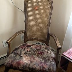 8 chairs 6 reg and 2 captain chairs need work Selling For Friend