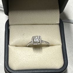 18k White Gold Engagement Ring