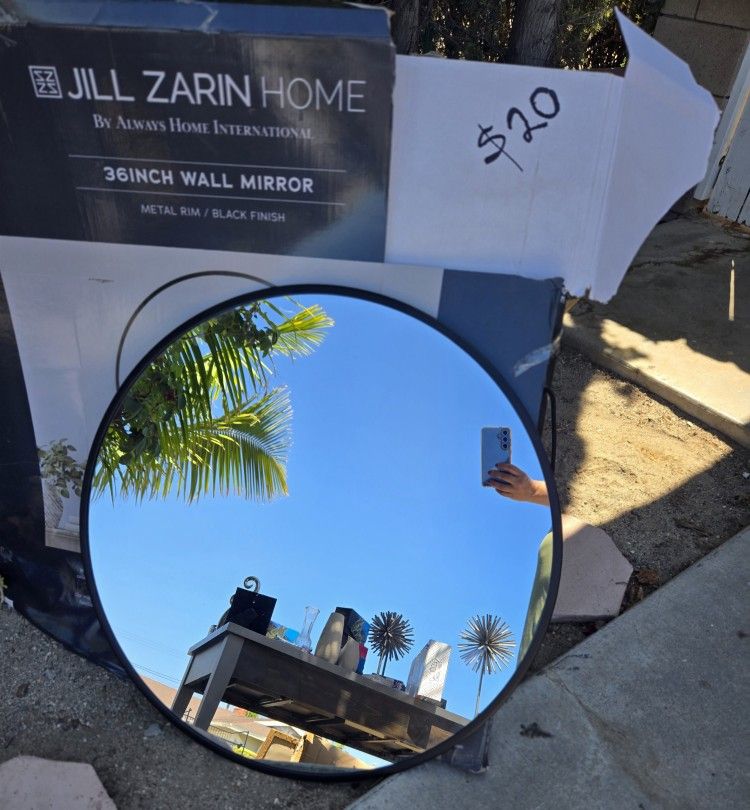 Round Mirror 28" × 28"