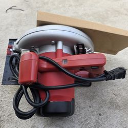 SKIL 7 1/4" Circular Saw (2.4 HP / 13 Amp) - NEW w/ Bag & Blade $50 OBO