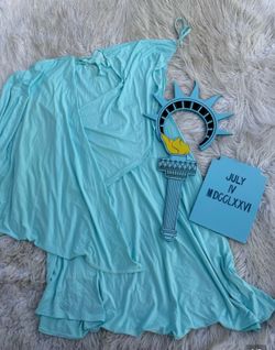 Women’s Statue of Liberty costume