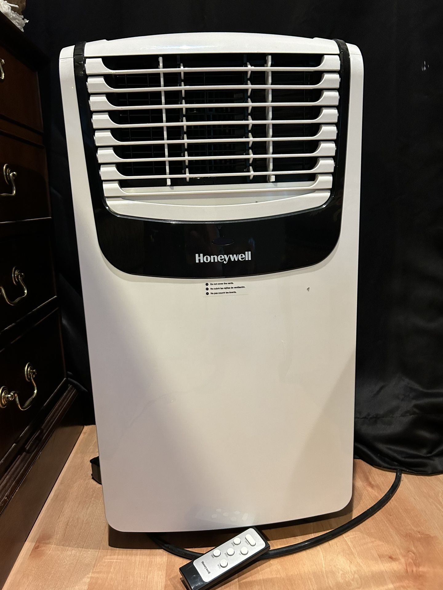Honeywell 9,000 BTU Compact Portable Air Conditioner, Dehumidifier and Fan, White and Black, MO08CESWK6