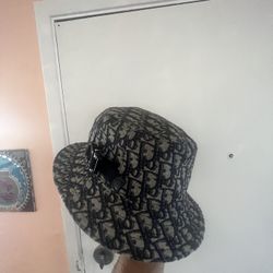 DIOR BUCKET HAT