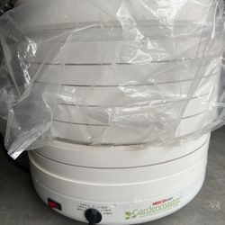 Nesco Gardenmaster Food Dehydrator – Jerky & Fruit Dryer