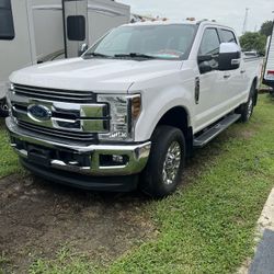 2019 Ford 250 Lariat 6.2 Ltr. Gas