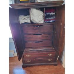 Dresser