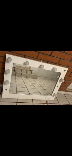 Vanity mirror with lights