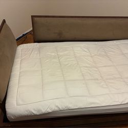 Wood/microfiber day bed