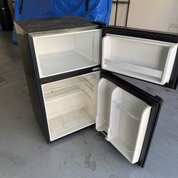 mini refrigerator with freezer 