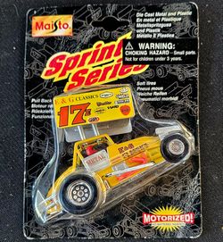 SUPER RARE SPRINT CAR #17E CRIS EASH E& G CLASSICS  DIECAST WORLD OUTLAWS Motorized