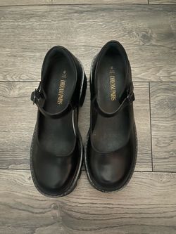 Size 8 black Mary Jane shoes platforms