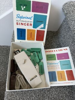 Singer Professional Buttonholer 