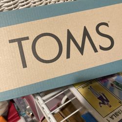 Youth Size 4 Tom’s 