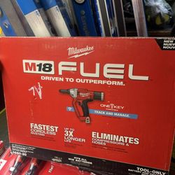 Milwaukee M18 FUEL 1/4" Blind Rivet Tool W/ ONE-KEY Tool-Only 