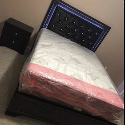 New Queen + Mattress Set 