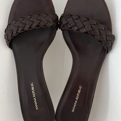 Banana Republic Woman’s Kitten Heel | Brown Leather | Size 7.5 $50 OBO