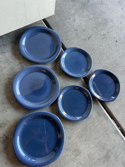 Dinner plates set 5 Dlrs