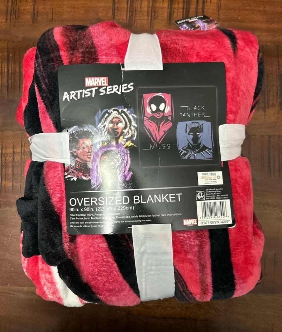 MARVEL ARTIST SERIES • BLACK PANTHER & MILES MORALES BLANKET