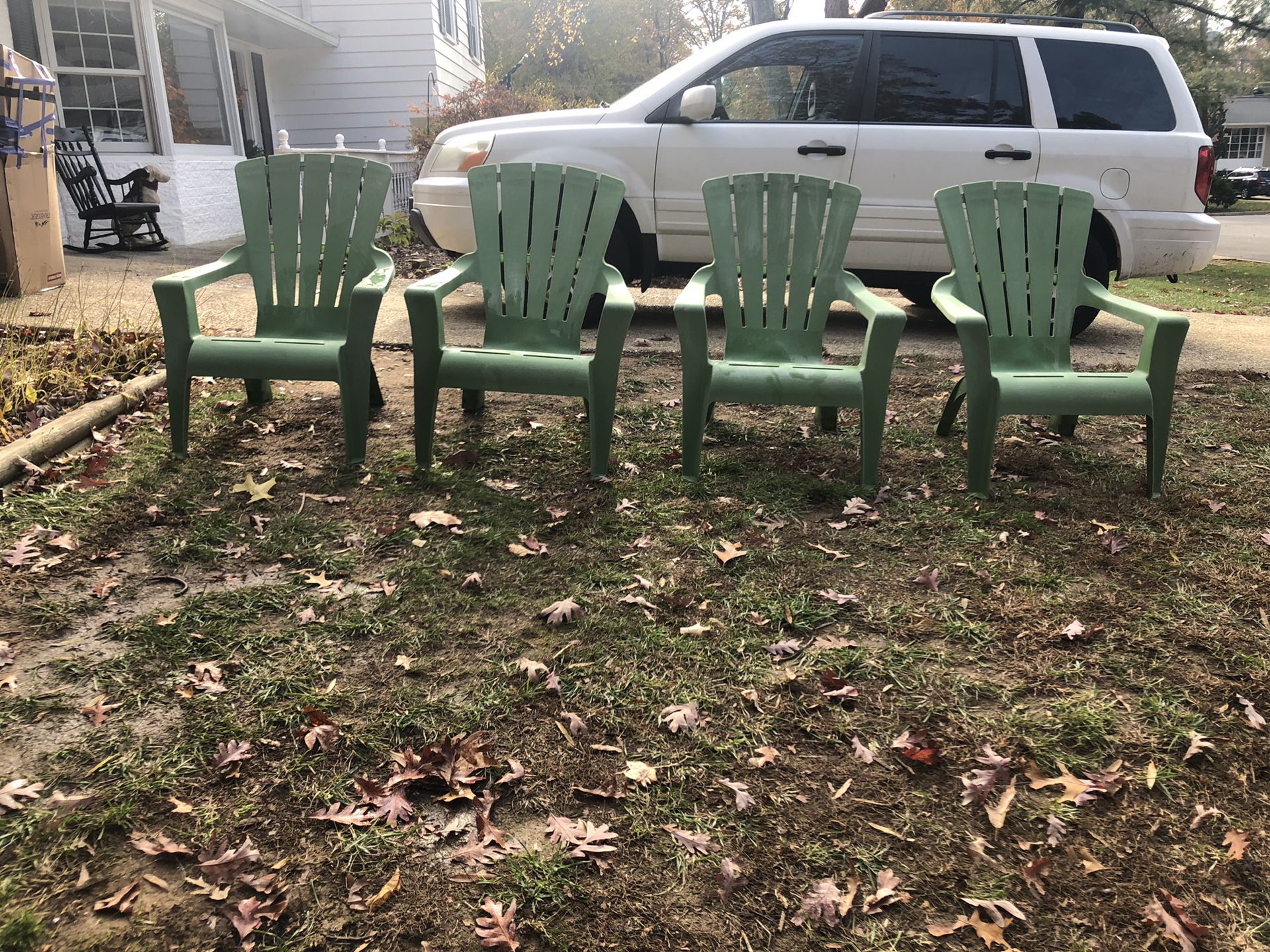 4 outdoor lawn chairs