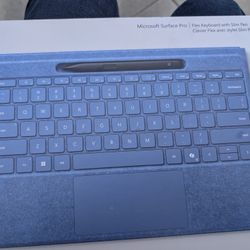 Microsoft Surface Pro Flex Keyboard With Slim Pen