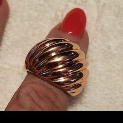 Beautiful goldtone dome ring...size 7.5...buy it for $7.00 

PICK UP IS IN NORTH CHESTERFIELD OFF JESSUP ROAD 

