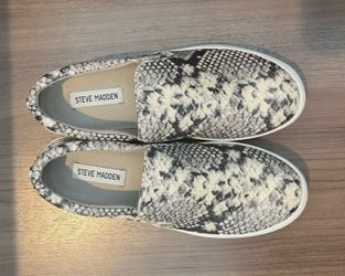 Steve Madden Snake Snake Print Slip-On SZ9