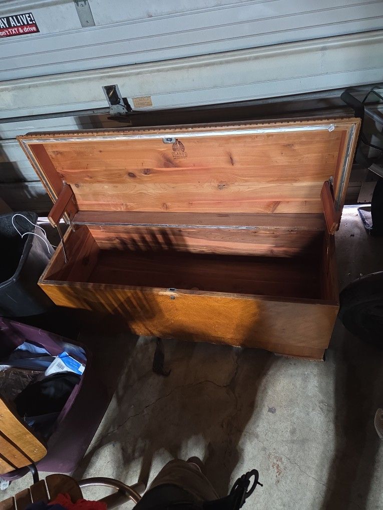 Lane Ceder Chest