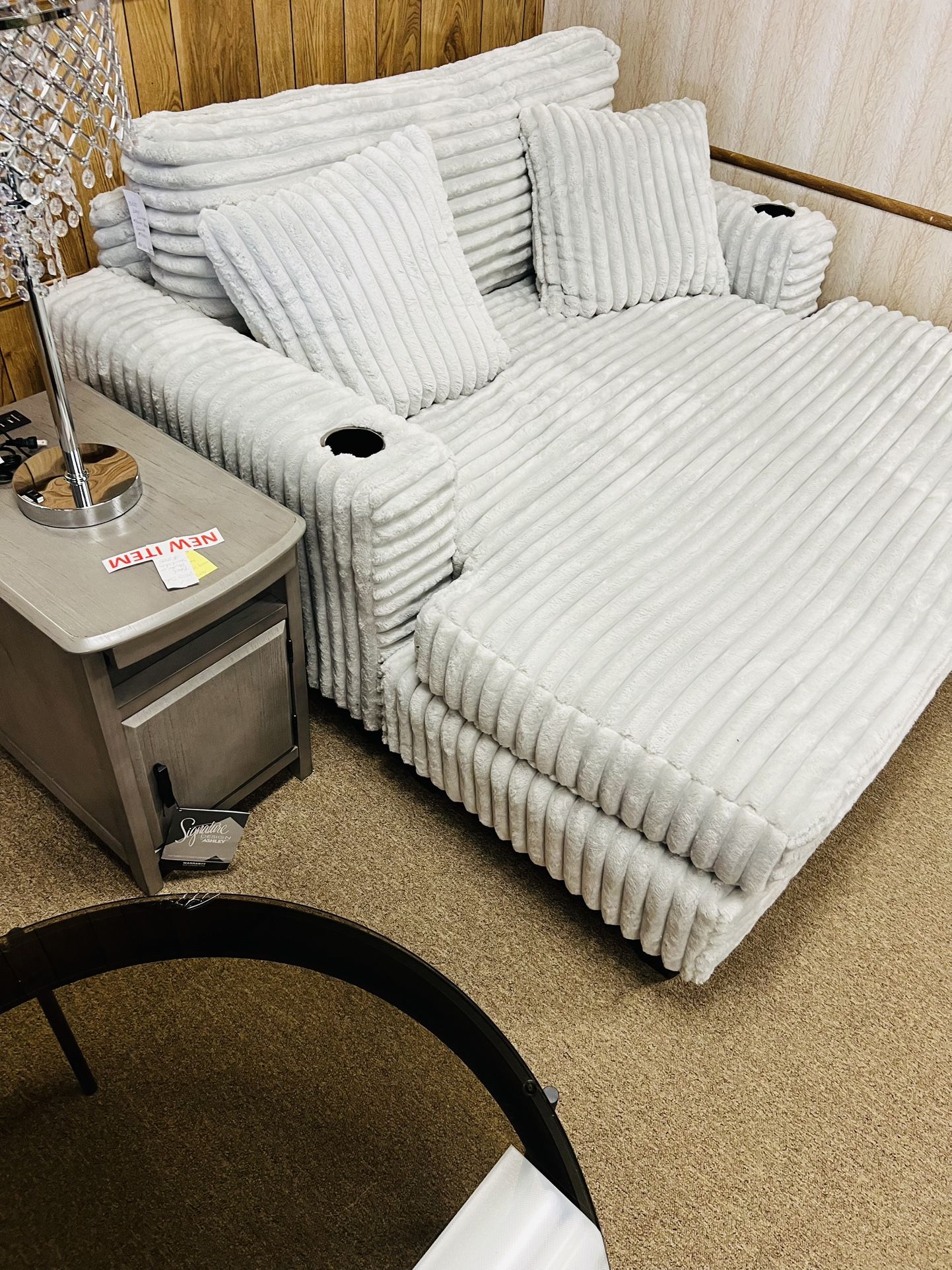 Cozy Nice Chaise Lounger!