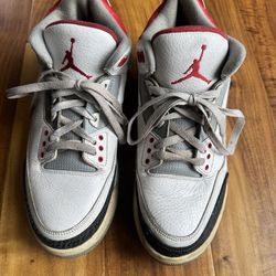 Air Jordan 3 Retro 136064-120 Mens size 10 Casual Shoes White Fire Red Sneakers