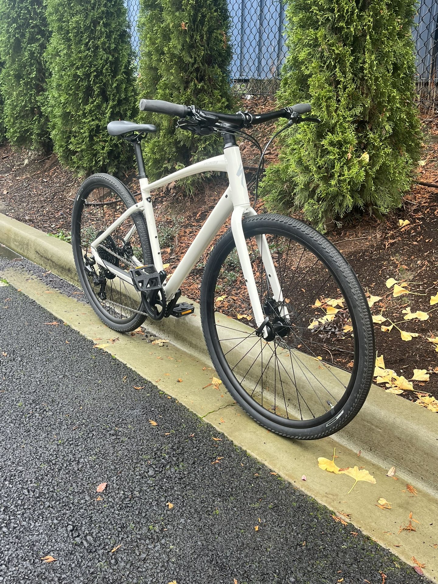 2025 specialized sirrus and it’s Medium size 5’6 to 5’11.