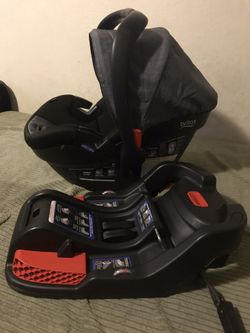 Britax B-Safe 35 Infant Car Seat! With Base!