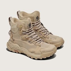 VANS TACTICAL BOOTS SIZE 9.5 BRAND NEW 