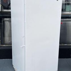 White GE 14 Cu Ft Upright Freezer Open Box 