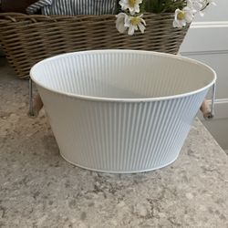 Beautiful White Metal Bucket With Wood Handles $6