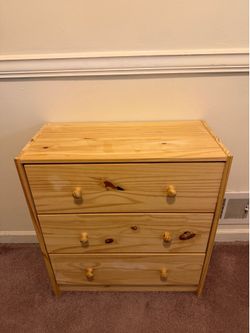 Cabinet/ small dresser