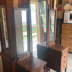Mirrored Vanity With Drawers 