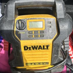 DeWalt Automotive Jump Starter with Digital Compressor and USB Power Bank