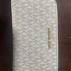 MK Michael Kors Jet Set Wallet/ Wristlet 