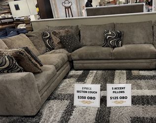Super comfy 2 piece sectional couch and pillows