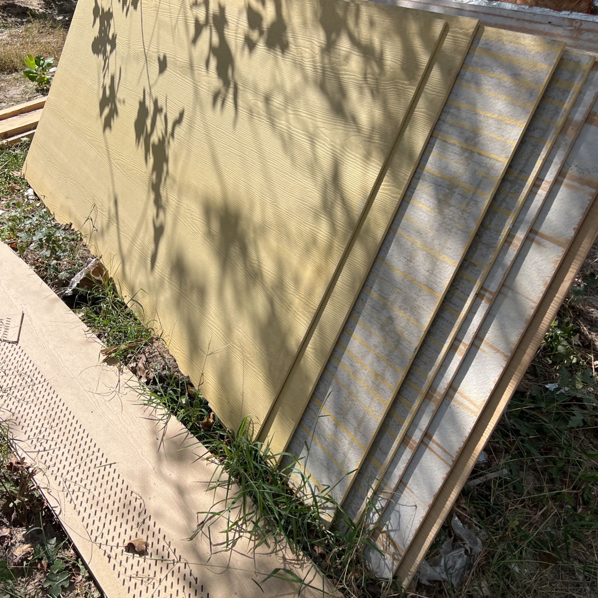Vendo Sairin De 8 Pulgadas De Ancho Y 12 Pies De Largo A 6 Cada Una Y Sofet De 4x8 A 20 Cada Una