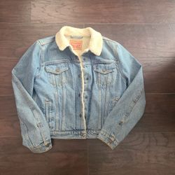 Levis. Medium Jacket