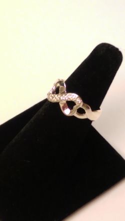 Pretty sterling silver infinity ring sz. 8